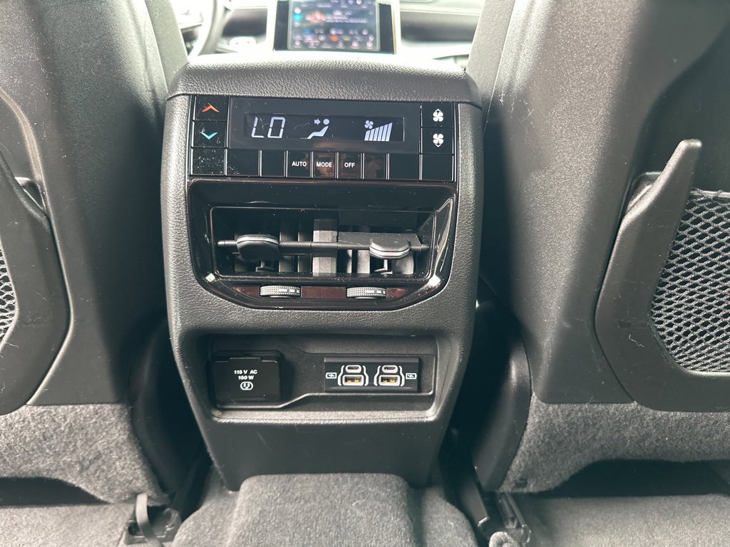 Used 2023 Jeep Grand Cherokee L Laredo image 40