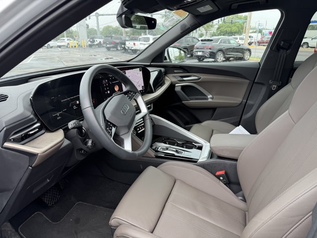 Used 2025 Audi Q5 Premium Plus w/ Premium Plus AWD/4WD image 5