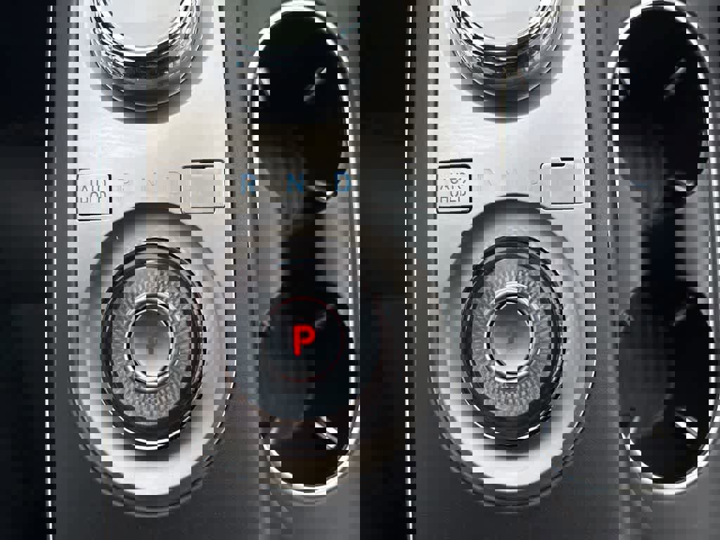 Used 2023 Genesis GV70 2.5T w/ Winter Weather Package image 25