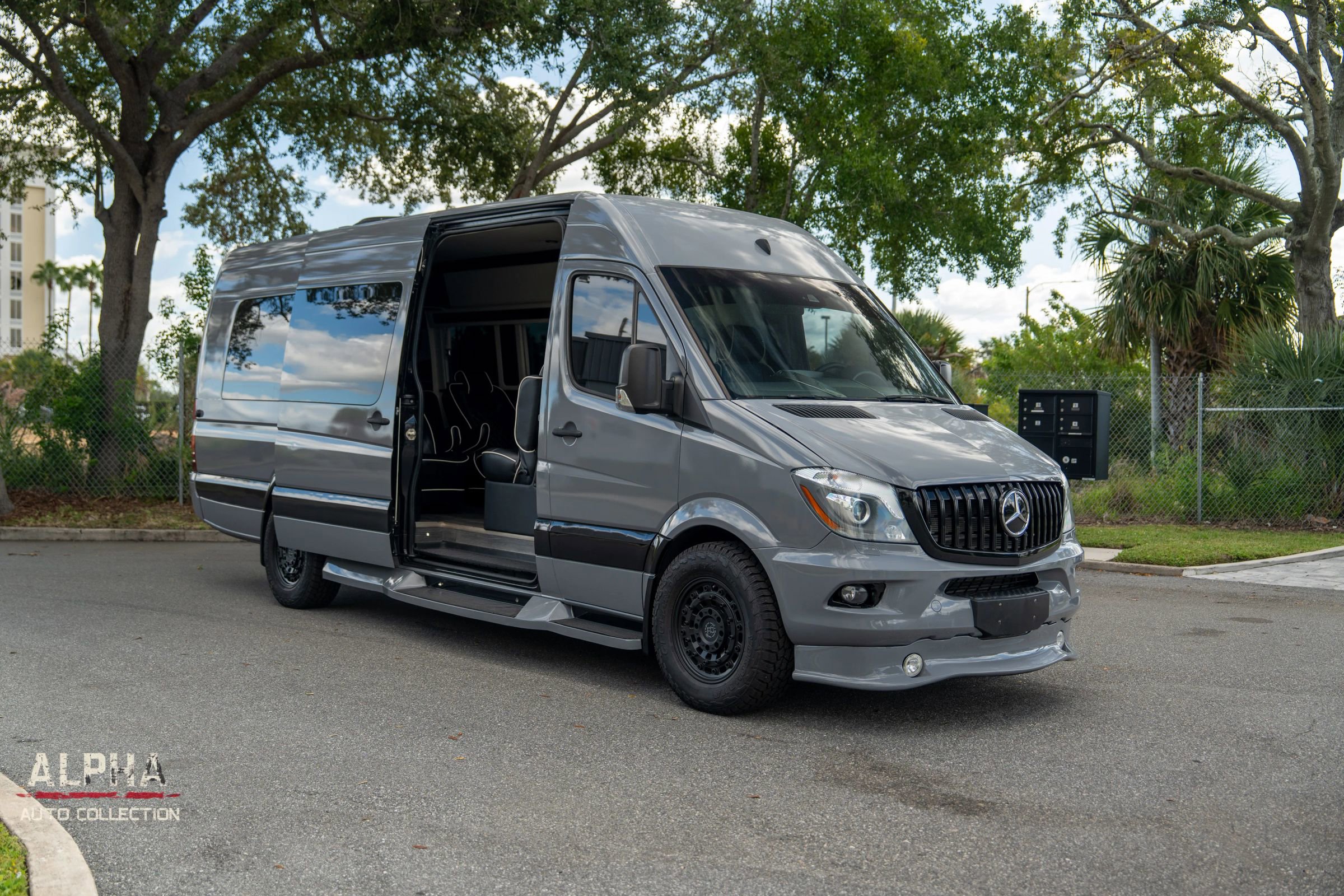 Used 2017 Mercedes-Benz Sprinter 2500 image 2