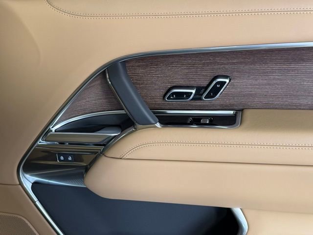 New 2025 Land Rover Range Rover SE image 29