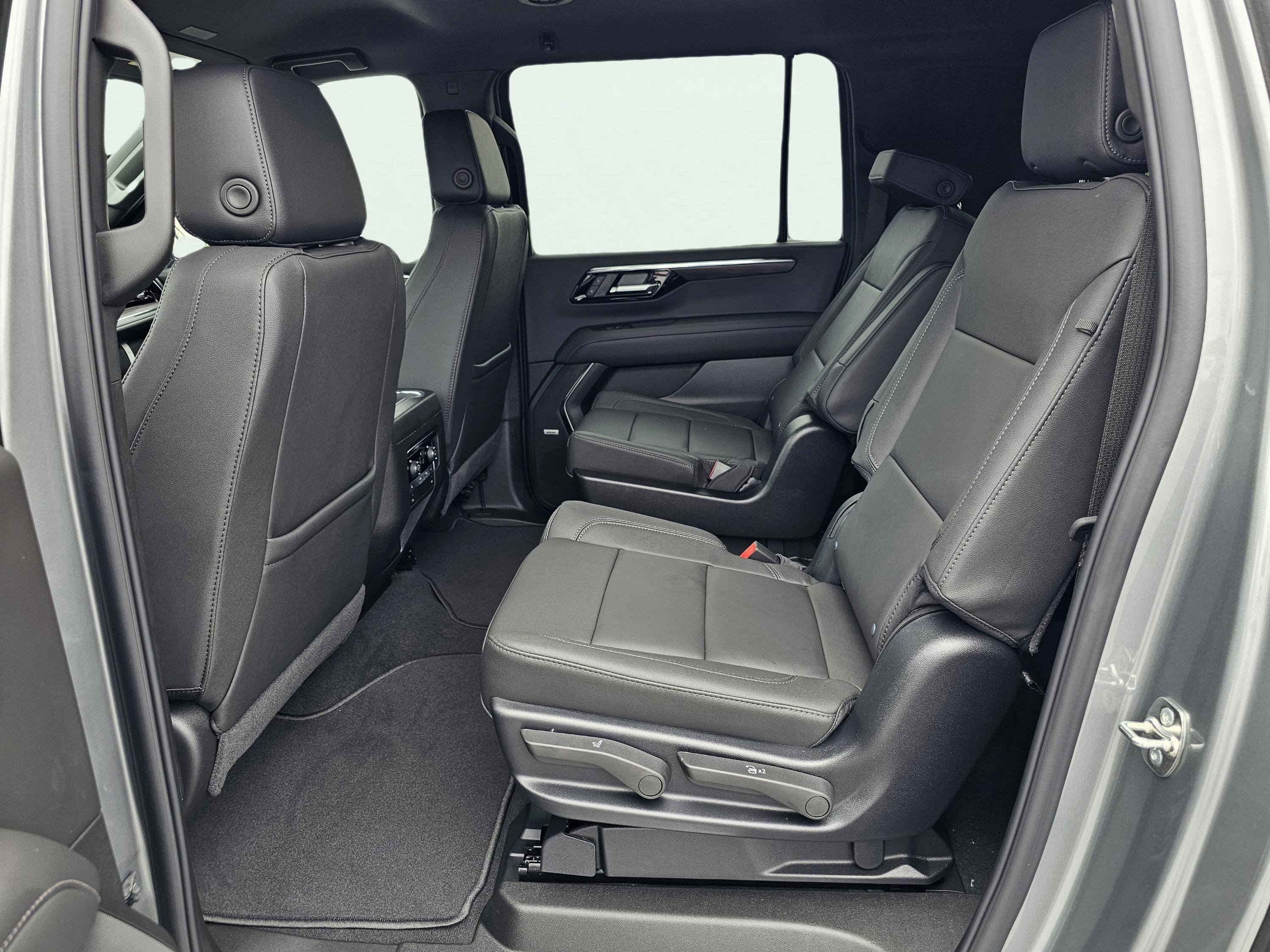 New 2026 Chevrolet Suburban LT w/ Comfort Package image 32