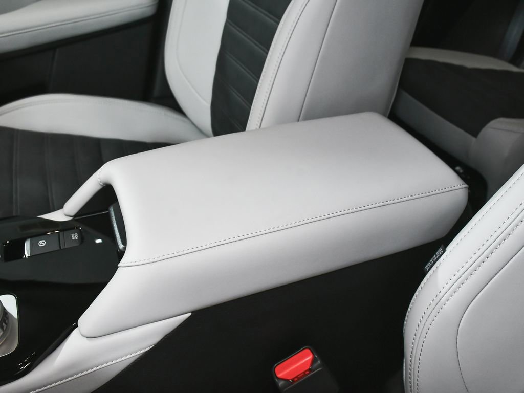 Used 2025 Mitsubishi Outlander SE image 41