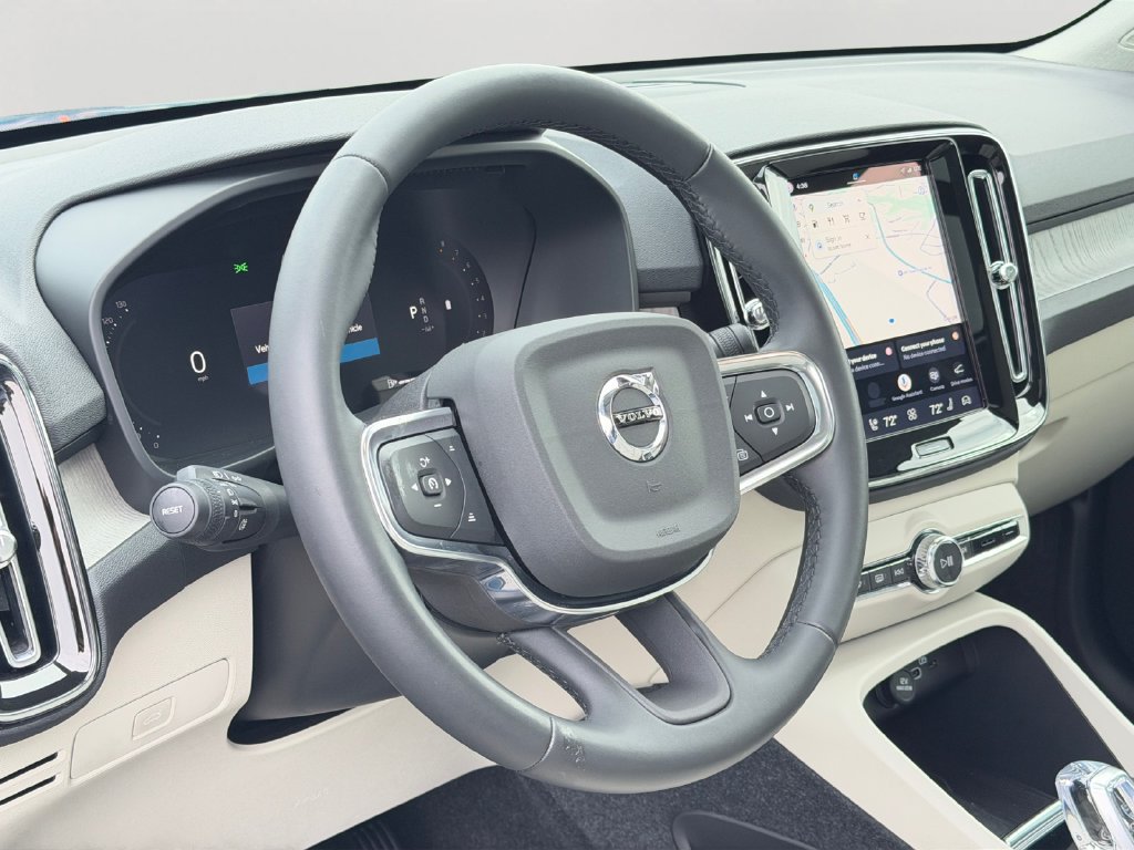 Certified 2024 Volvo XC40 B5 Plus w/ Climate Package AWD/4WD image 18