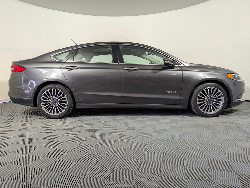 Used 2018 Ford Fusion SE w/ Equipment Group 602A FWD image 2