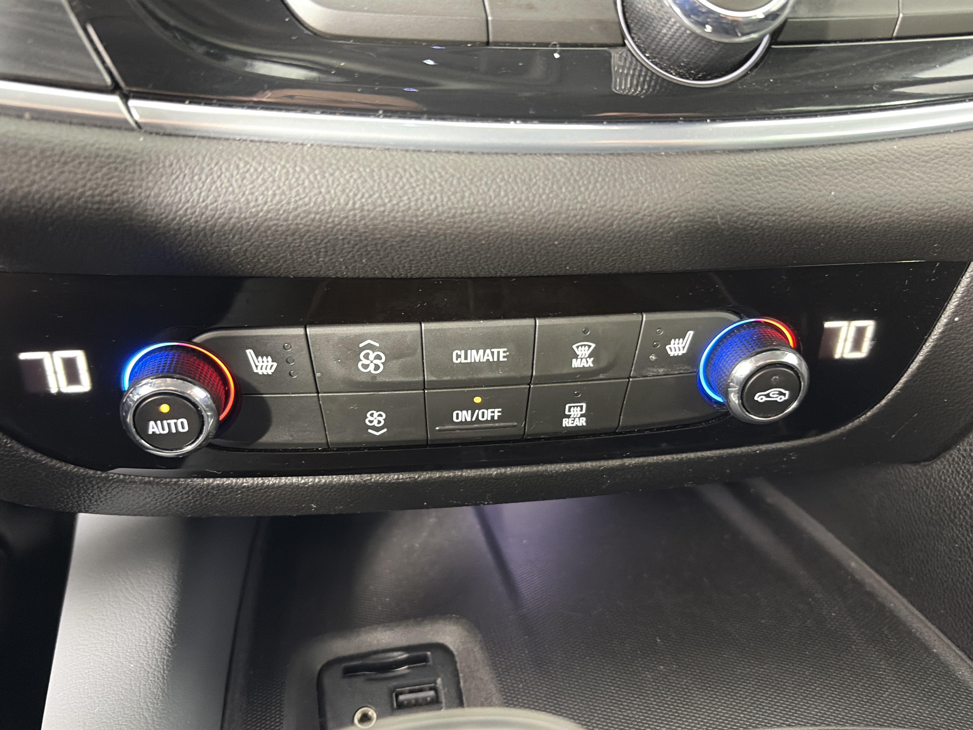 Certified 2021 Buick Enclave Essence w/ Sport Touring Edition FWD image 26