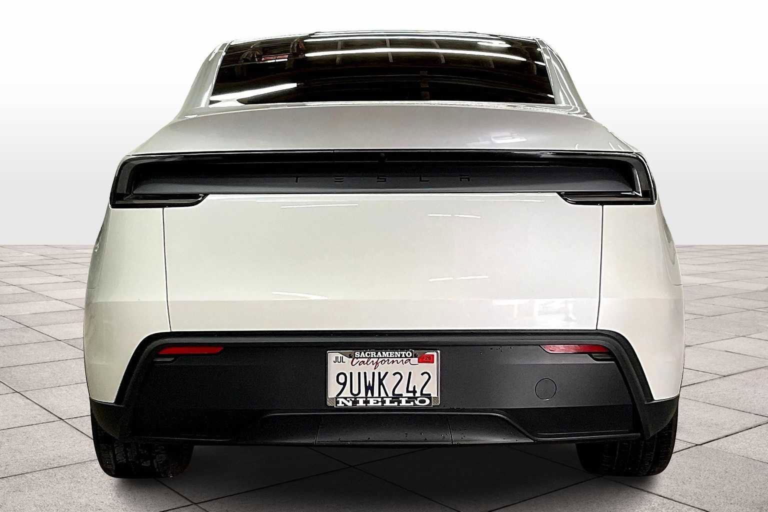 Used 2026 Tesla Model Y 2WD image 7