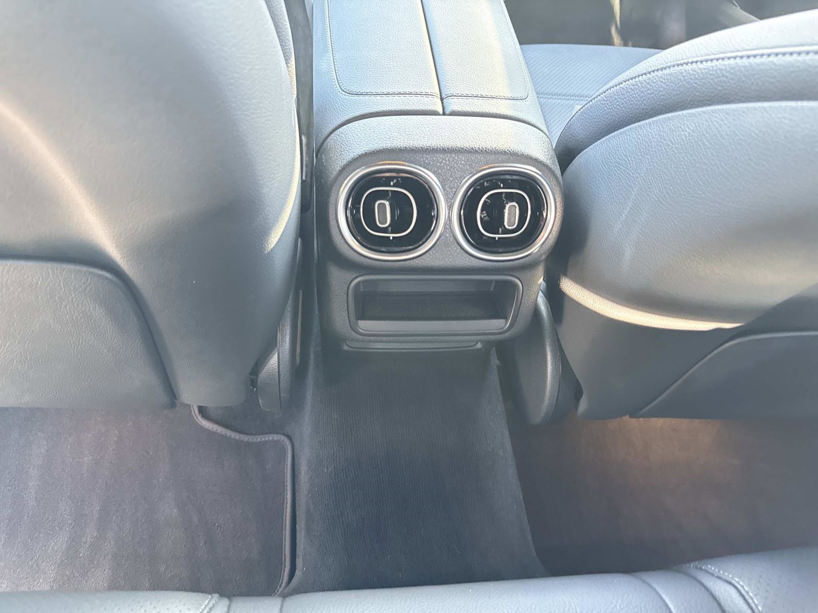 Used 2025 Mercedes-Benz GLC 300 image 17