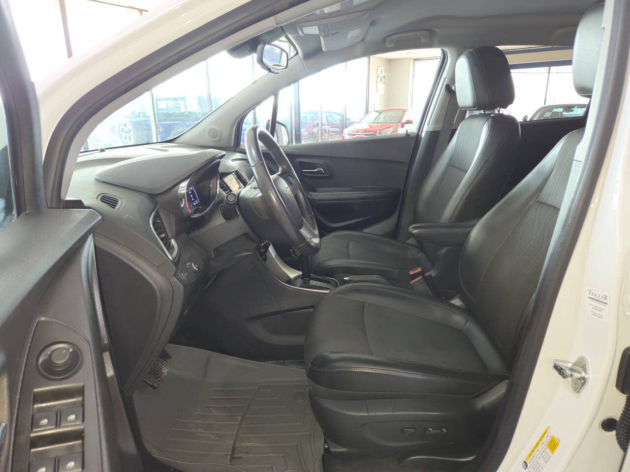 Used 2019 Chevrolet Trax LT w/ LT Convenience Package FWD image 14