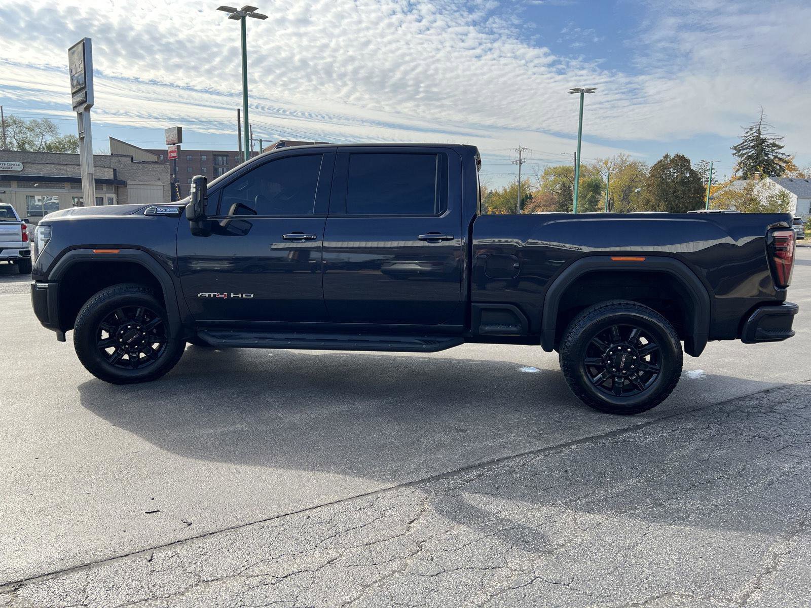 Used 2024 GMC Sierra 2500 AT4 w/ AT4 Preferred Package image 11