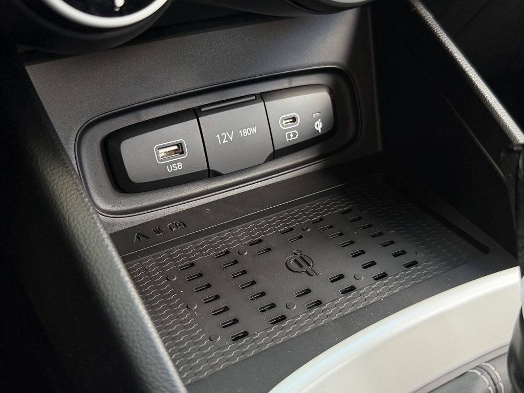 New 2025 Hyundai Venue Limited image 17