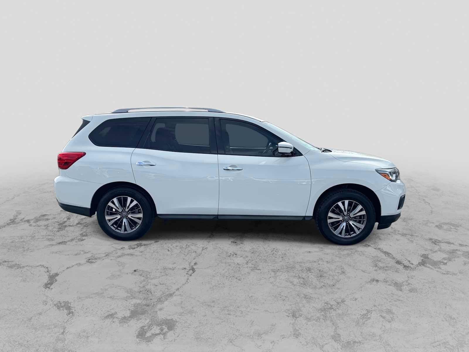 Used 2019 Nissan Pathfinder SL image 9