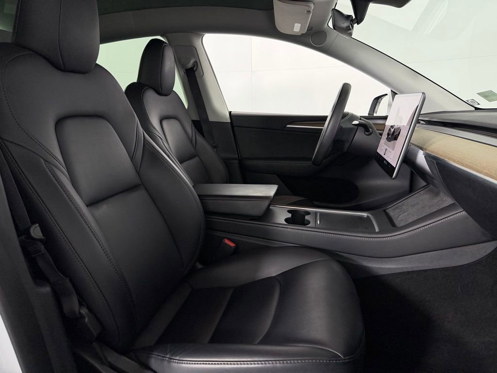 Used 2022 Tesla Model Y Long Range image 26