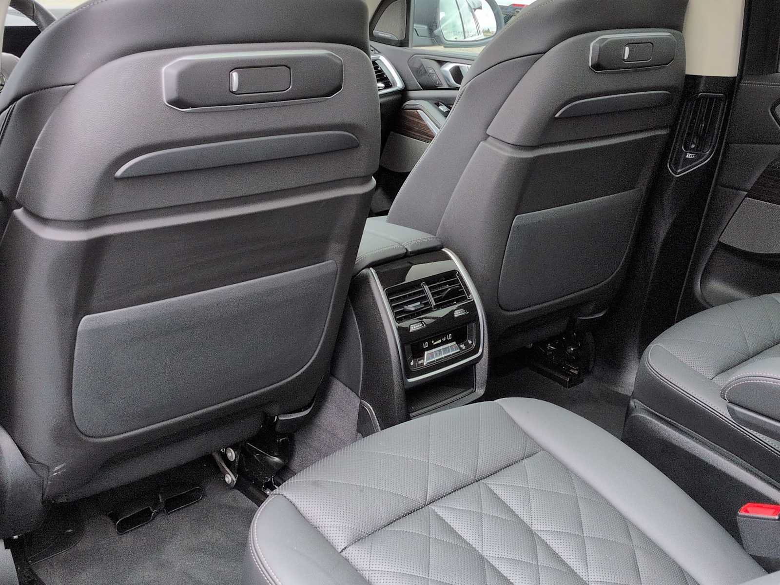 Used 2026 BMW X7 xDrive40i AWD/4WD image 19