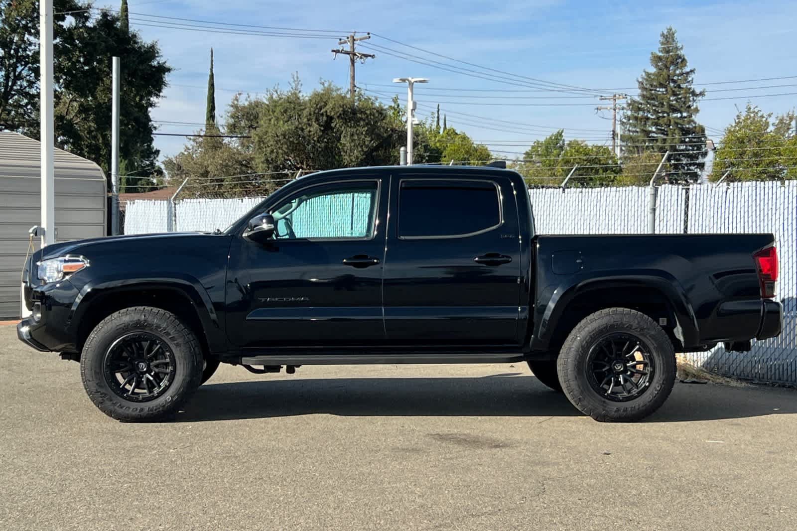 Used 2021 Toyota Tacoma SR5 w/ Technology Package AWD/4WD image 2