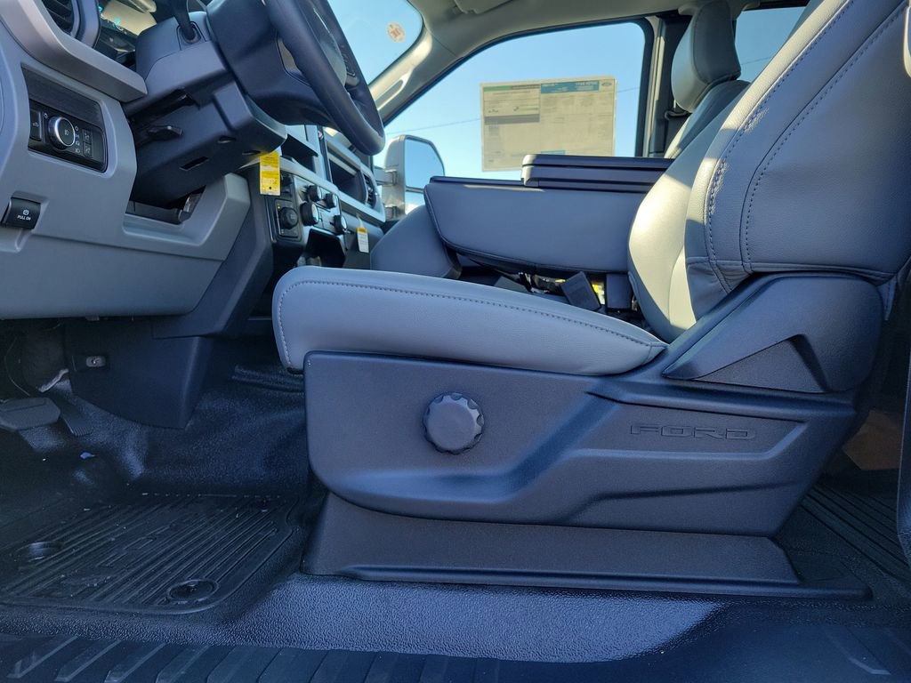 New 2026 Ford F350 XL w/ XL Chrome Package image 18