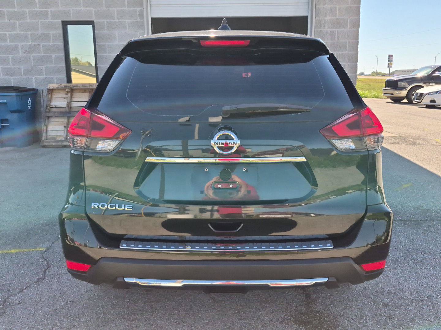 Used 2018 Nissan Rogue S FWD image 4