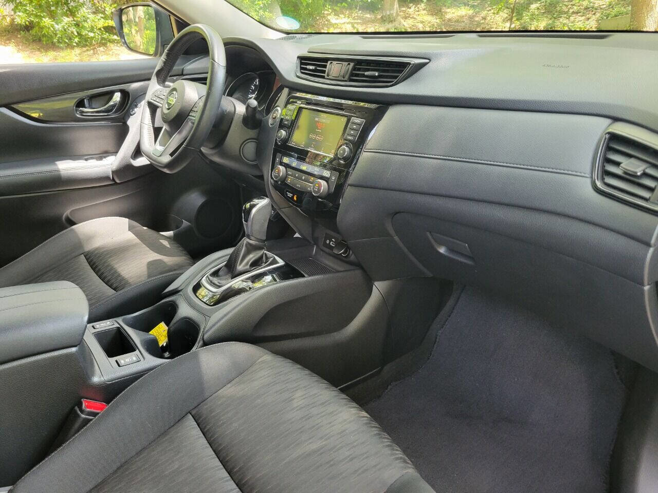 Used 2019 Nissan Rogue SV FWD image 9