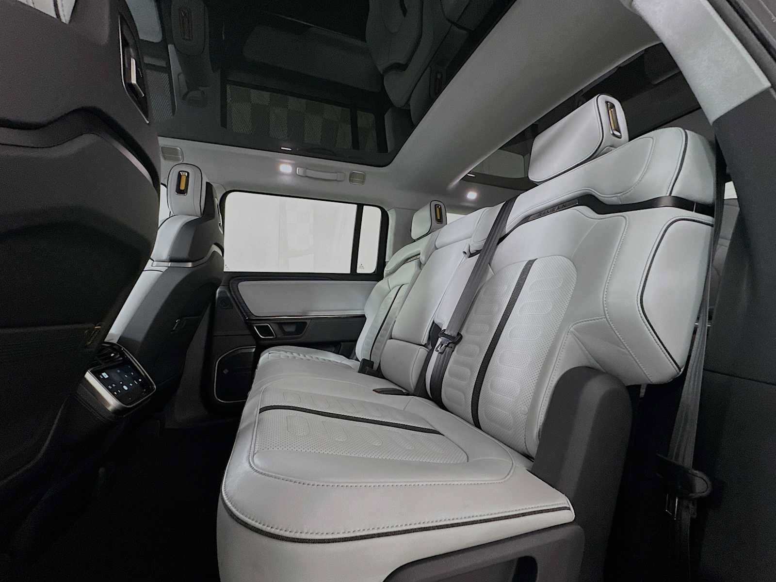 Used 2023 Rivian R1S Adventure AWD/4WD image 21