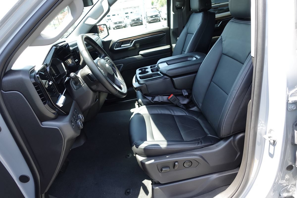 Used 2024 Chevrolet Silverado 1500 LT AWD/4WD image 19