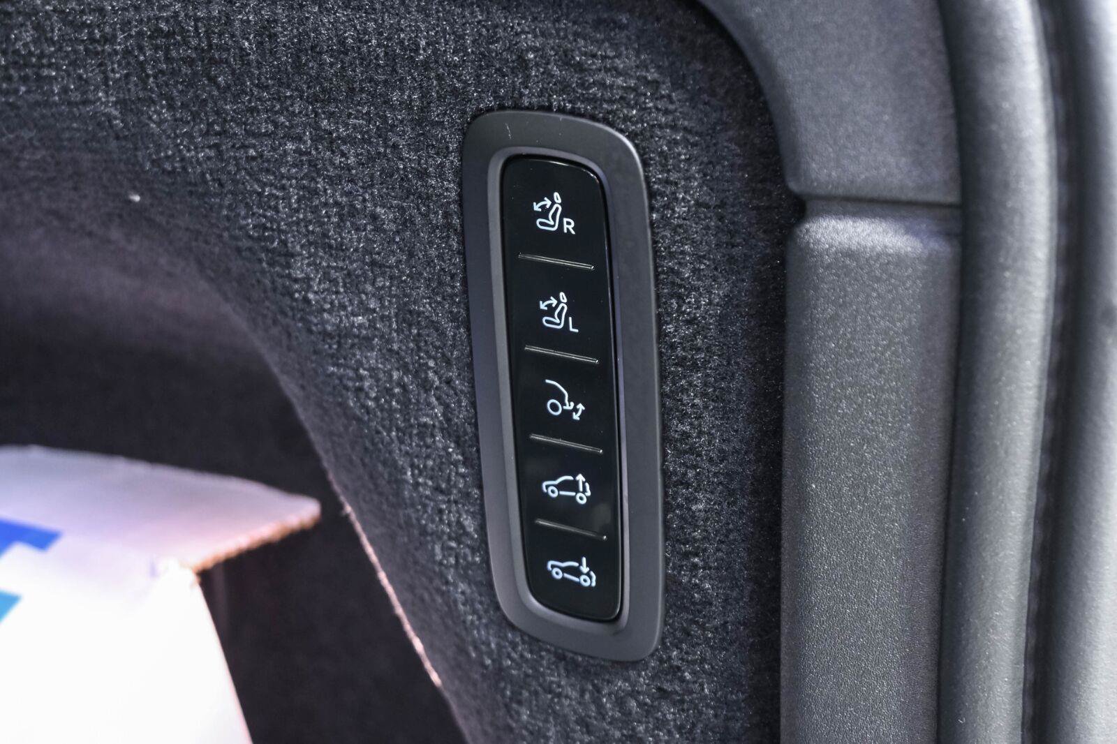 Certified 2026 Volvo EX90 Ultra AWD/4WD image 33