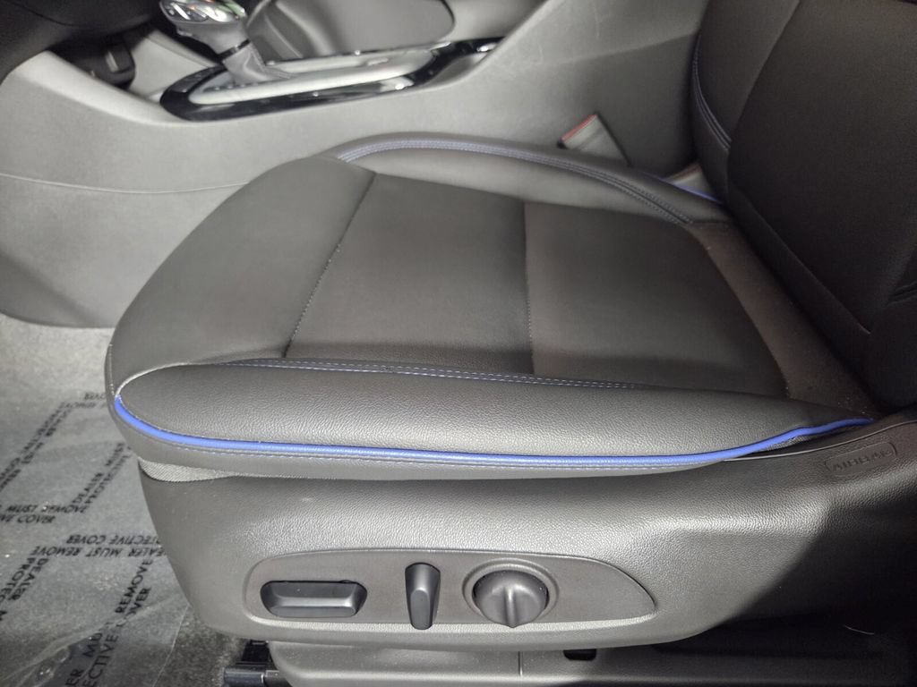 Used 2025 Buick Envista Sport Touring w/ Convenience I Package FWD image 12