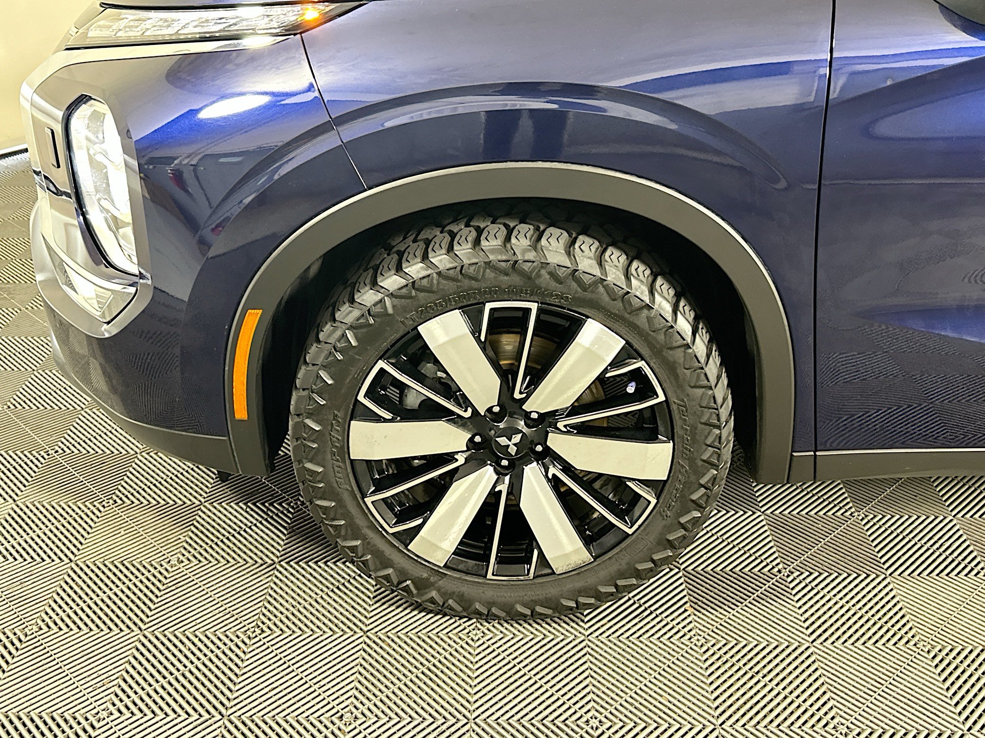 Used 2025 Mitsubishi Outlander SE AWD/4WD image 11