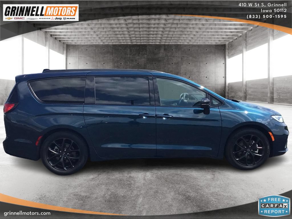 Used 2025 Chrysler Pacifica Limited FWD image 4