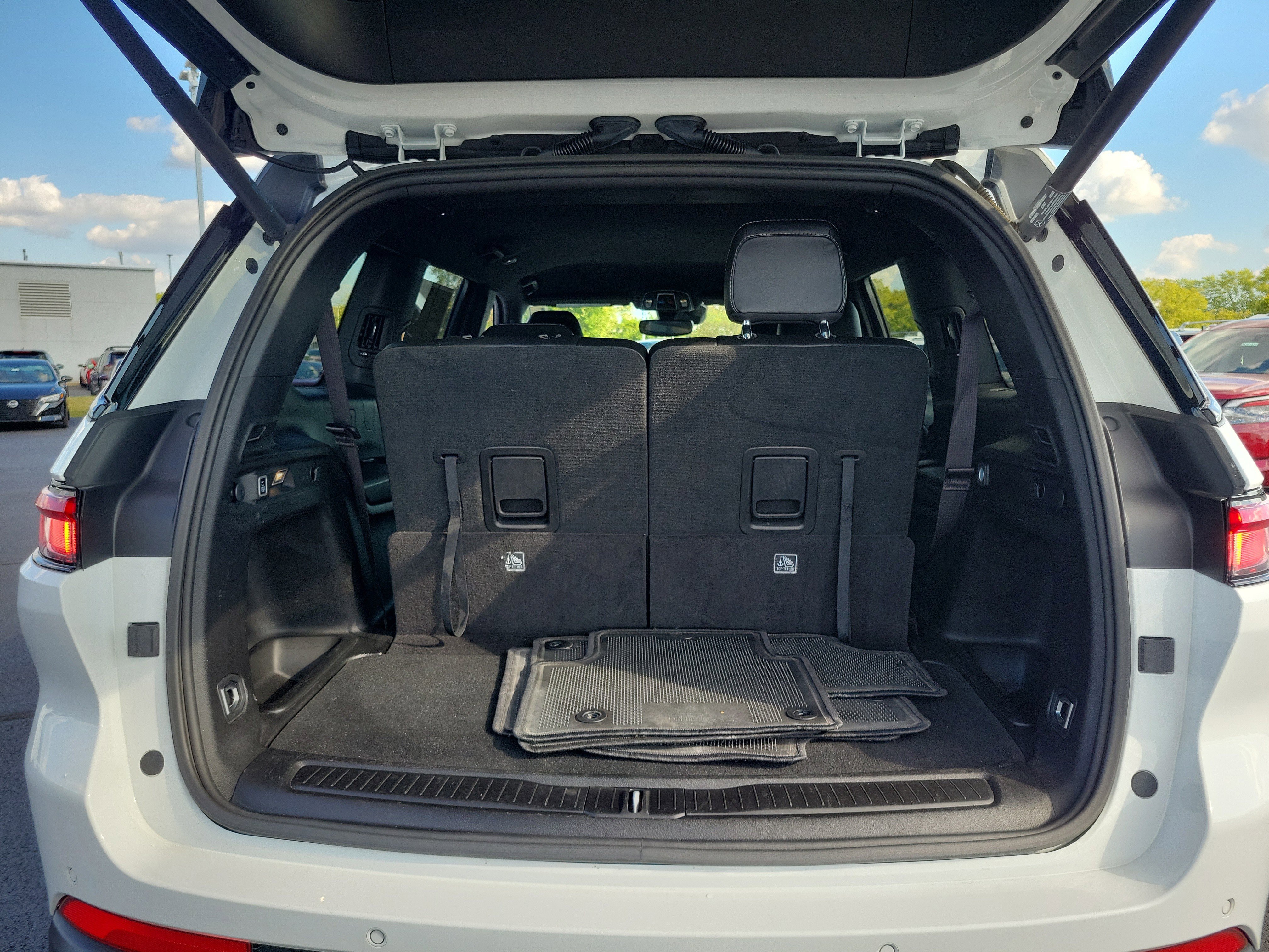 Used 2024 Jeep Grand Cherokee L Laredo image 8