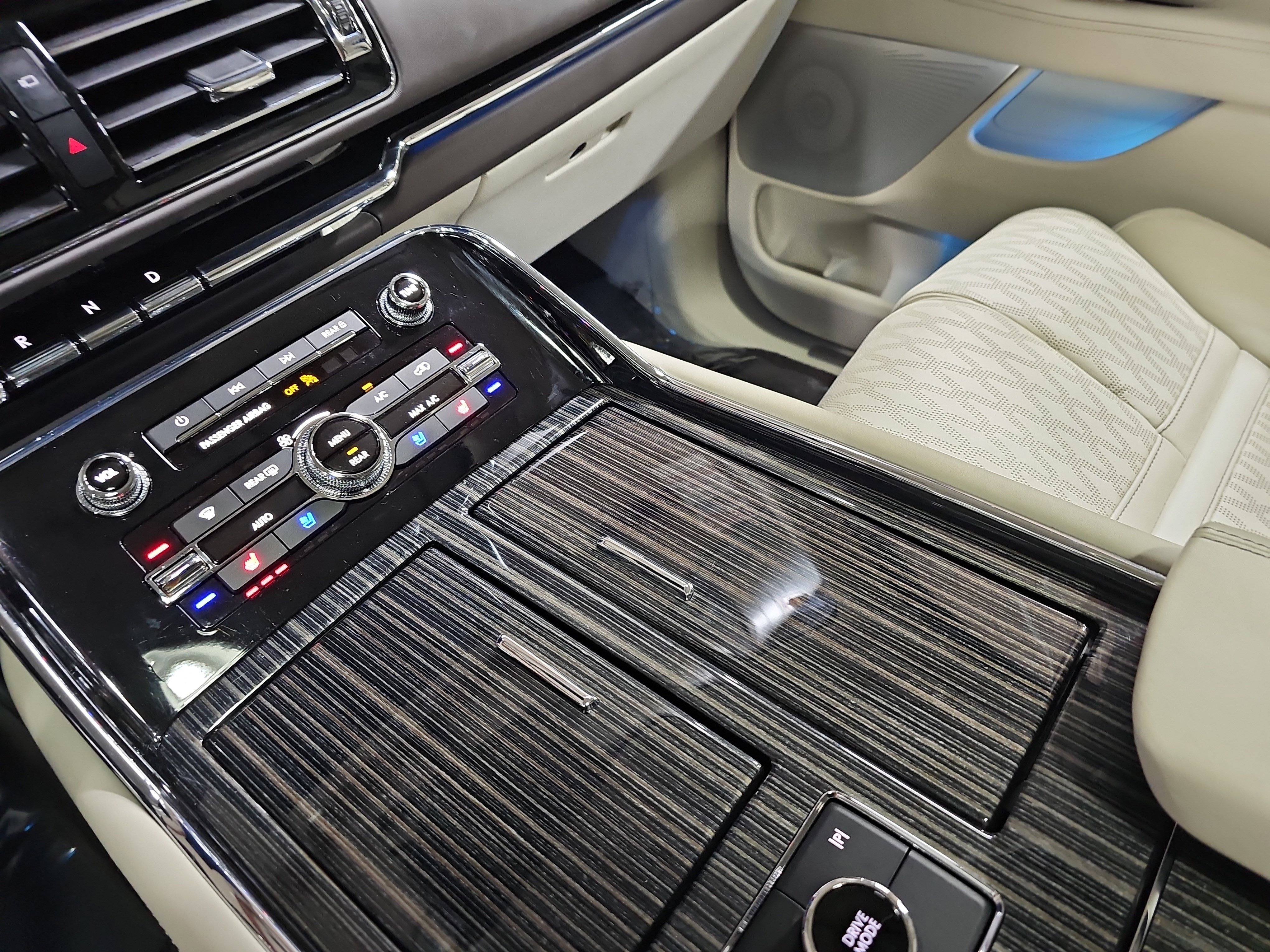 Used 2024 Lincoln Navigator Black Label AWD/4WD image 27