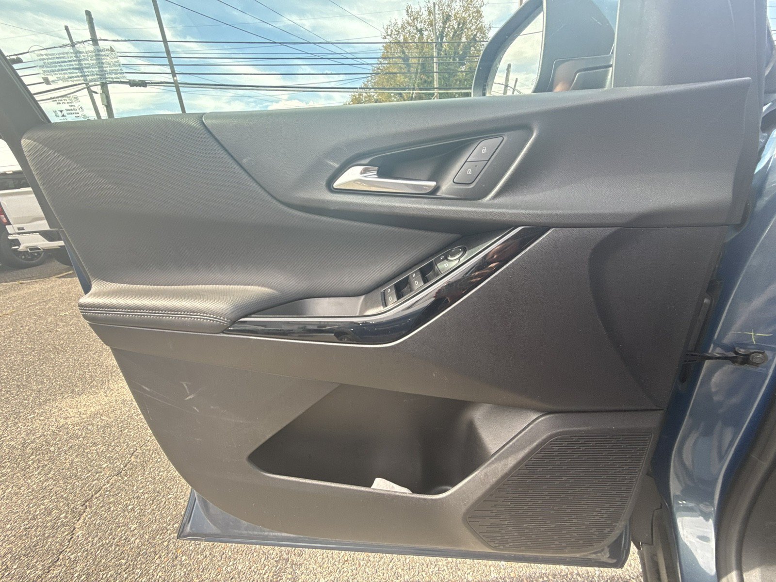 Used 2026 Chevrolet Equinox LT AWD/4WD image 25