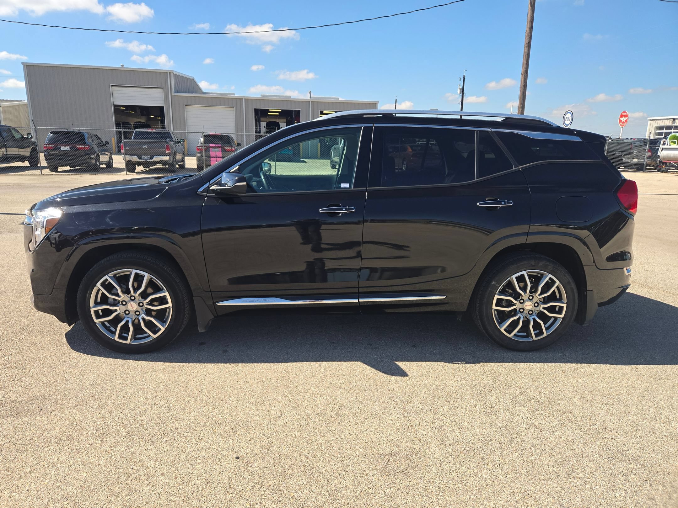 Used 2023 GMC Terrain Denali AWD/4WD image 6
