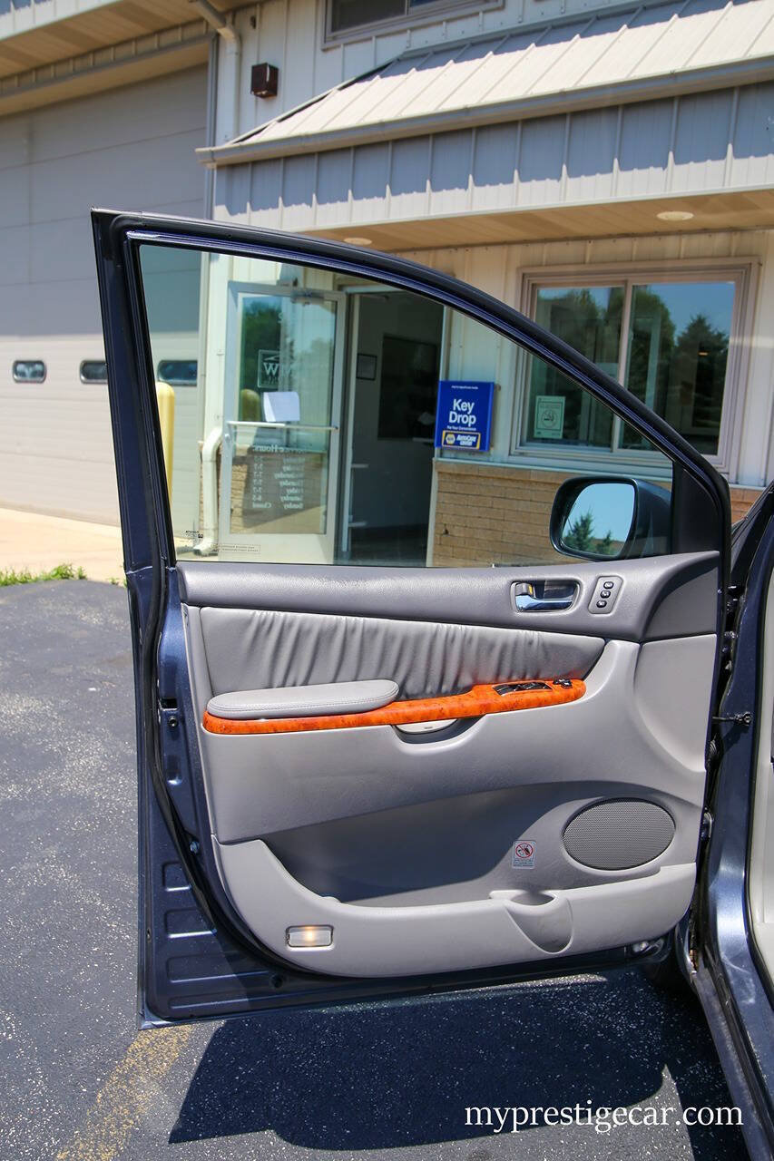 Used 2010 Toyota Sienna XLE Limited w/ XLE Limited Pkg 2 AWD/4WD image 34