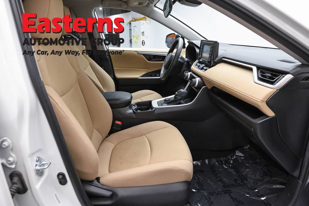 Used 2021 Toyota RAV4 LE w/ Carpet Mat Package (TMS) AWD/4WD image 24