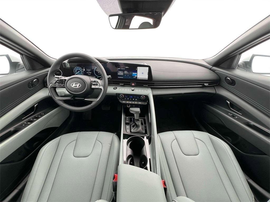 New 2025 Hyundai Elantra Limited image 13