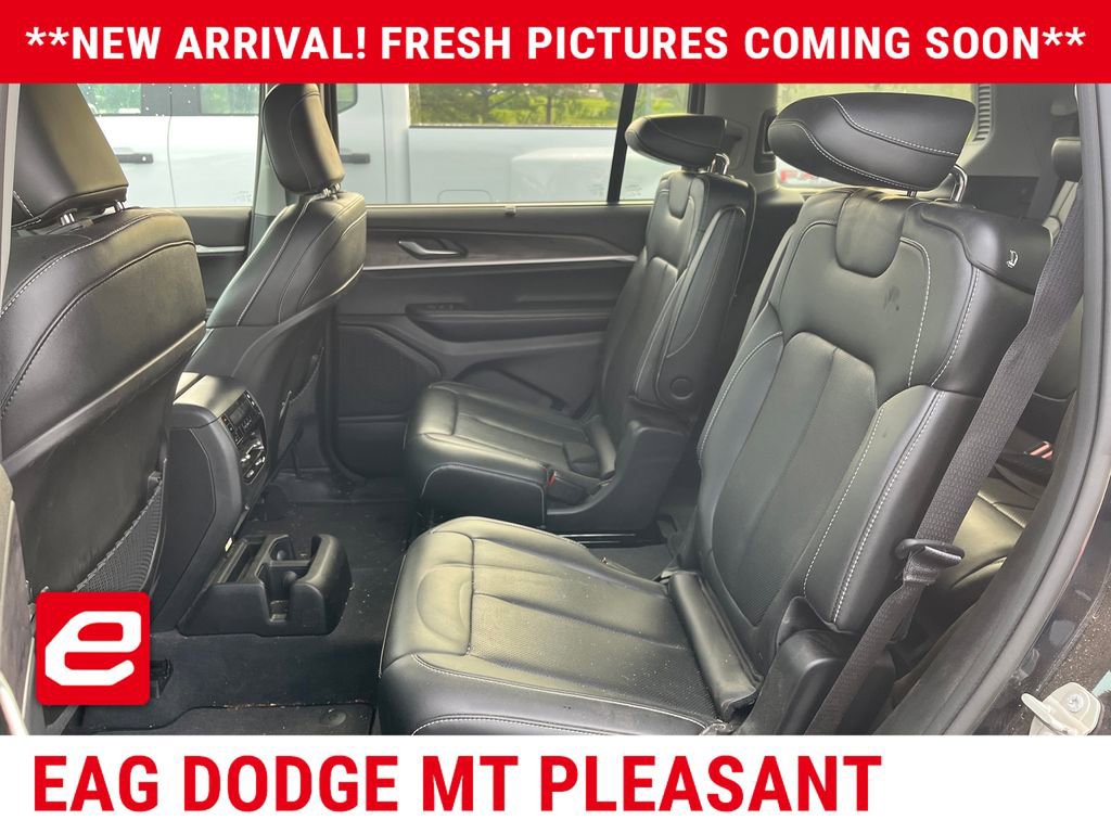 Used 2023 Jeep Grand Cherokee L Limited w/ Luxury Tech Group II AWD/4WD image 11