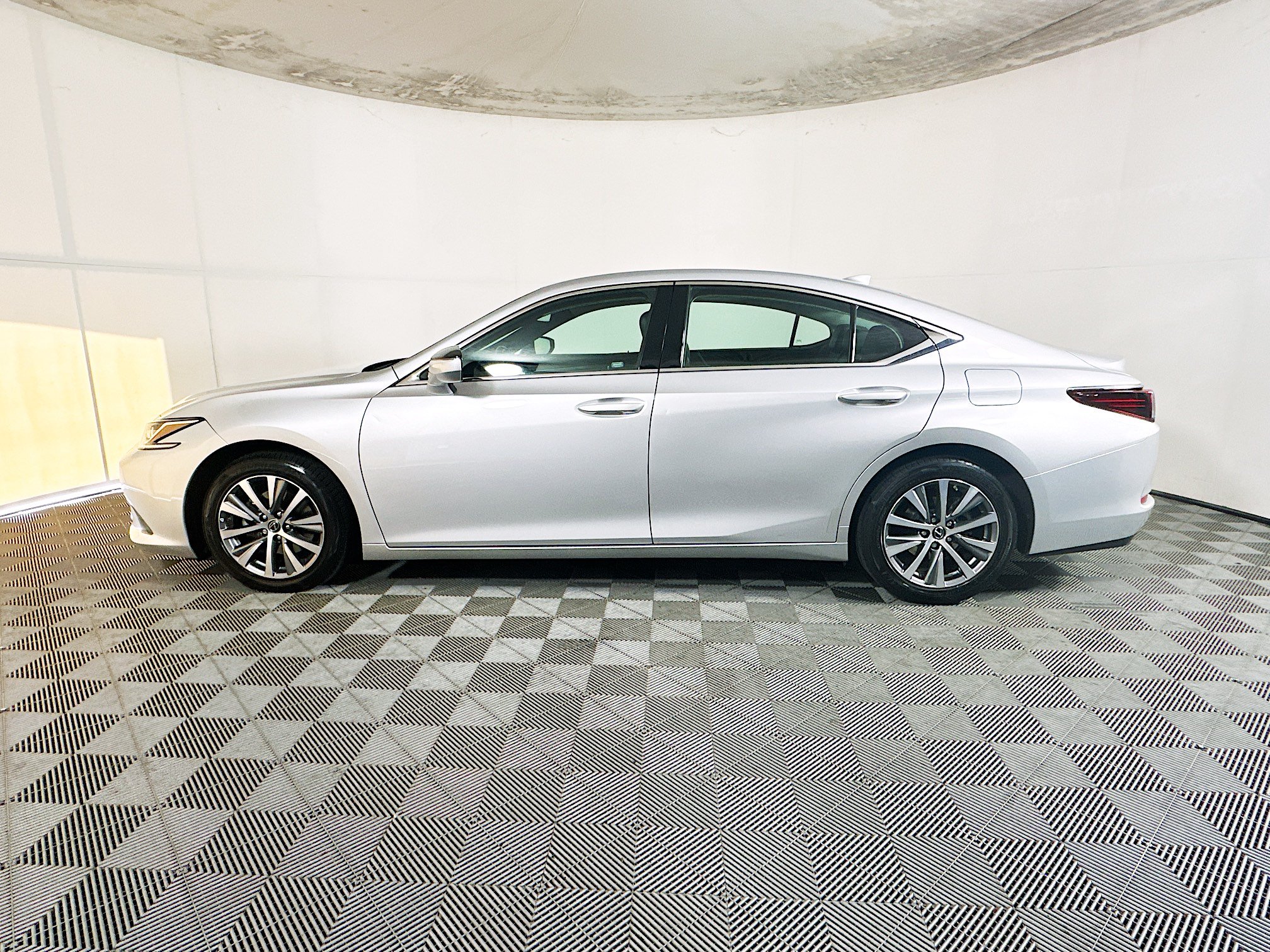 Used 2021 Lexus ES 350 w/ Accessory Package FWD image 6
