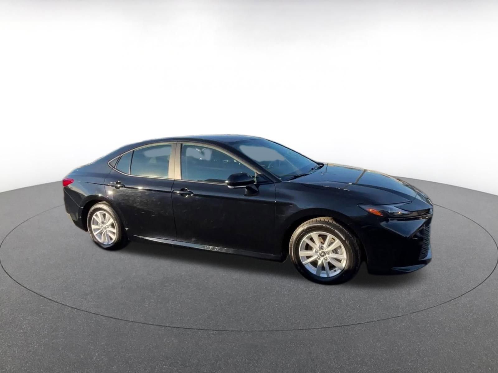 Used 2025 Toyota Camry LE video 2