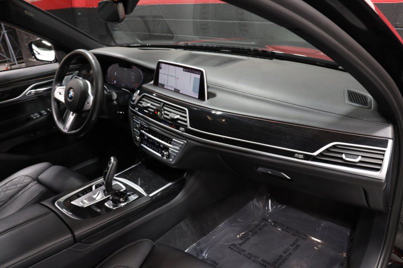 Used 2020 BMW 750i xDrive w/ Executive Package AWD/4WD image 46