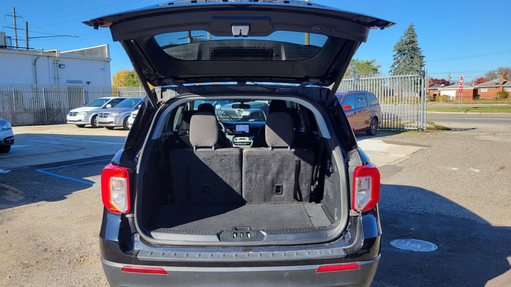 Used 2022 Ford Explorer XLT image 10