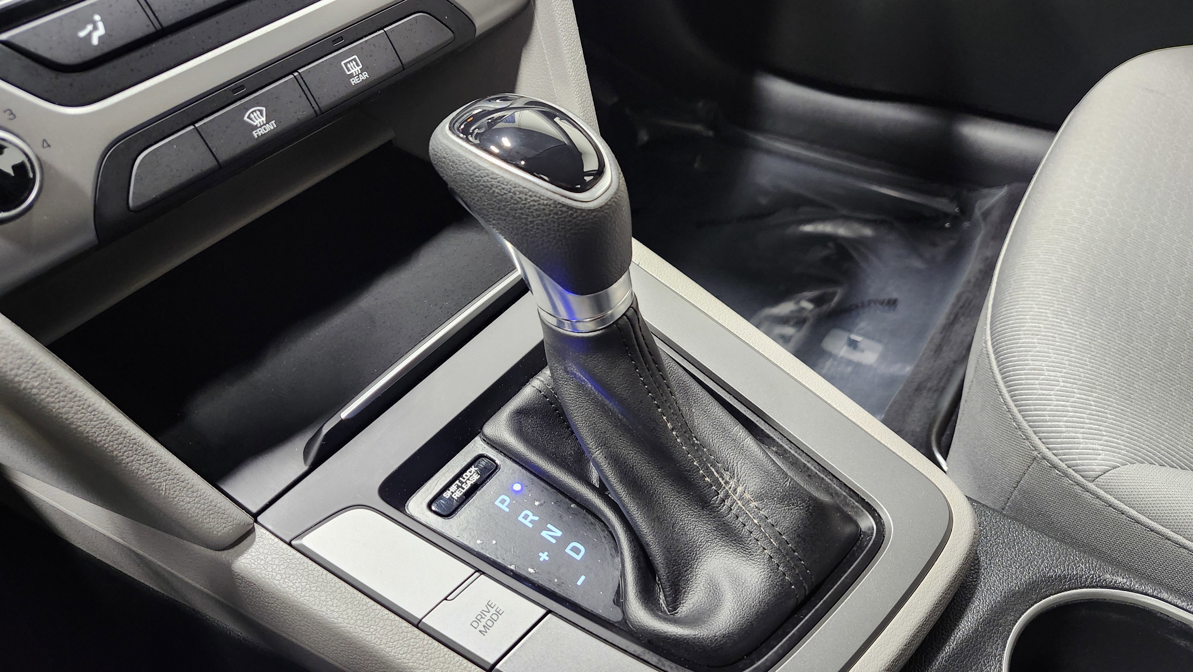 Used 2018 Hyundai Elantra SE image 4