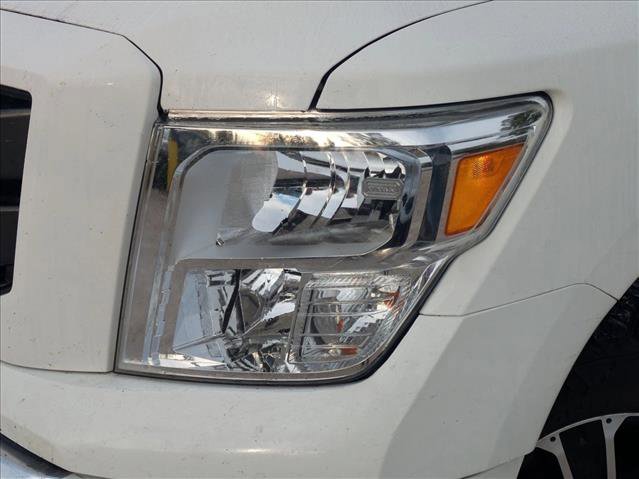 Used 2021 Nissan Titan SV w/ Accessory Utility Package image 9