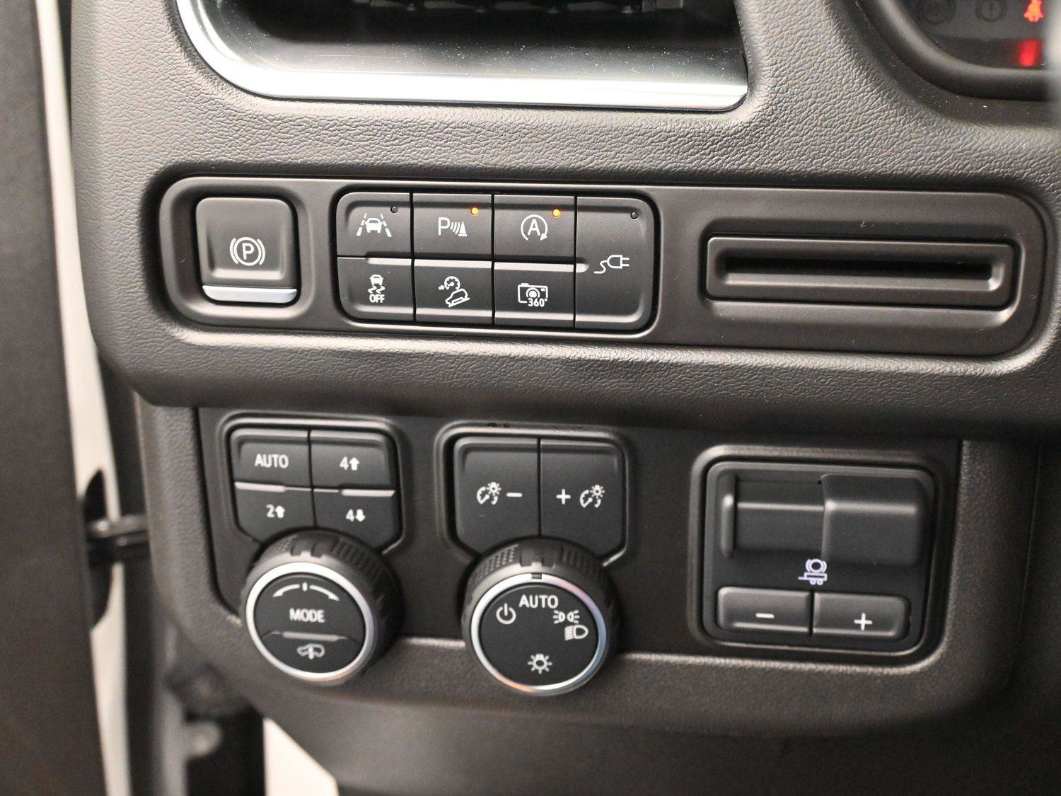 Used 2022 Chevrolet Tahoe Z71 w/ Z71 Off-Road Package image 24