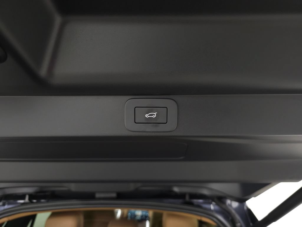 Certified 2025 Land Rover Range Rover SE AWD/4WD image 7