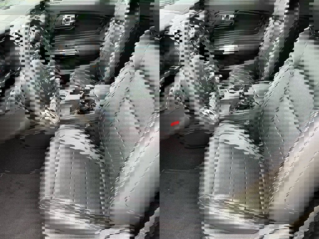 Used 2020 Ford Mustang GT Premium w/ Equipment Group 401A image 4