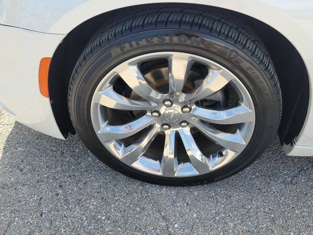 Used 2015 Chrysler 300 C RWD image 11