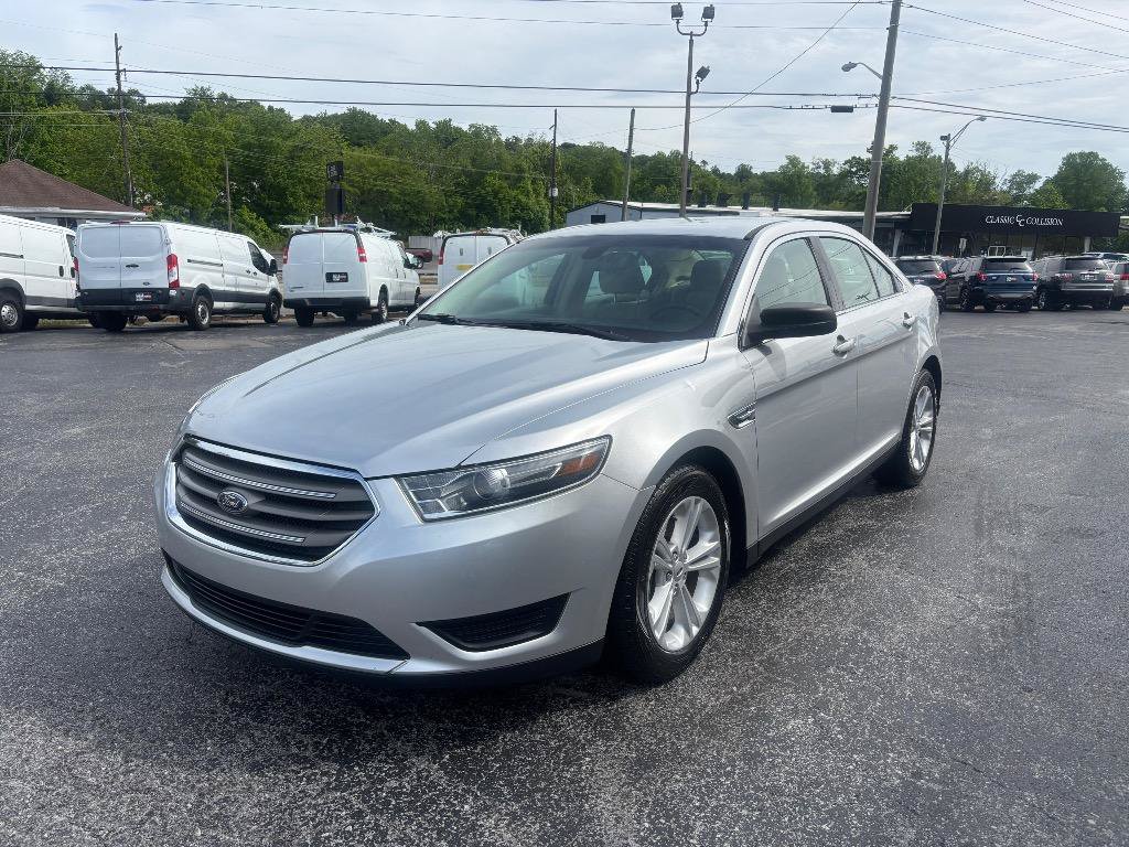 Used 2018 Ford Taurus SE FWD image 6
