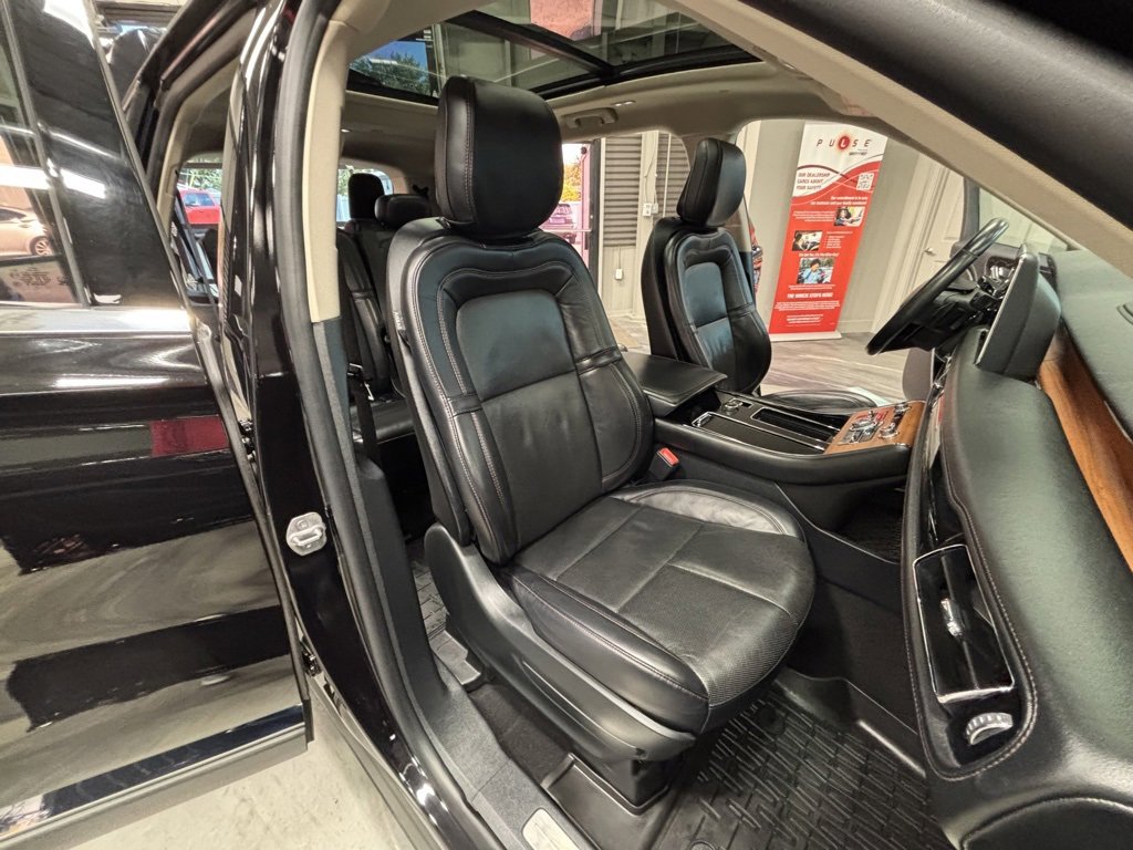 Used 2020 Lincoln Aviator Reserve w/ Equipment Group 201A image 5