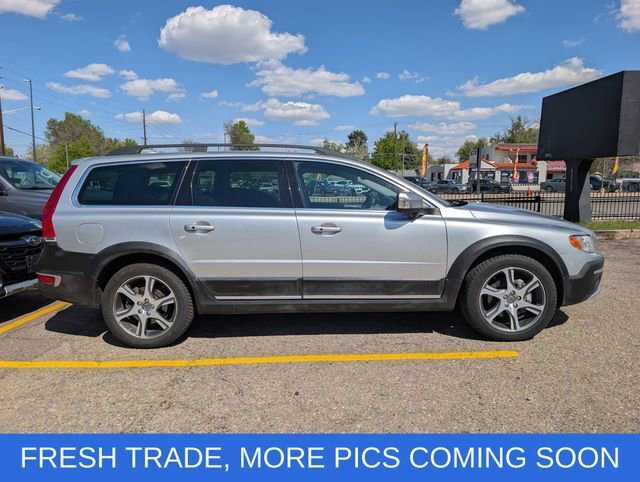 Used 2015 Volvo XC70 T6 w/ Proximity Package AWD/4WD image 2