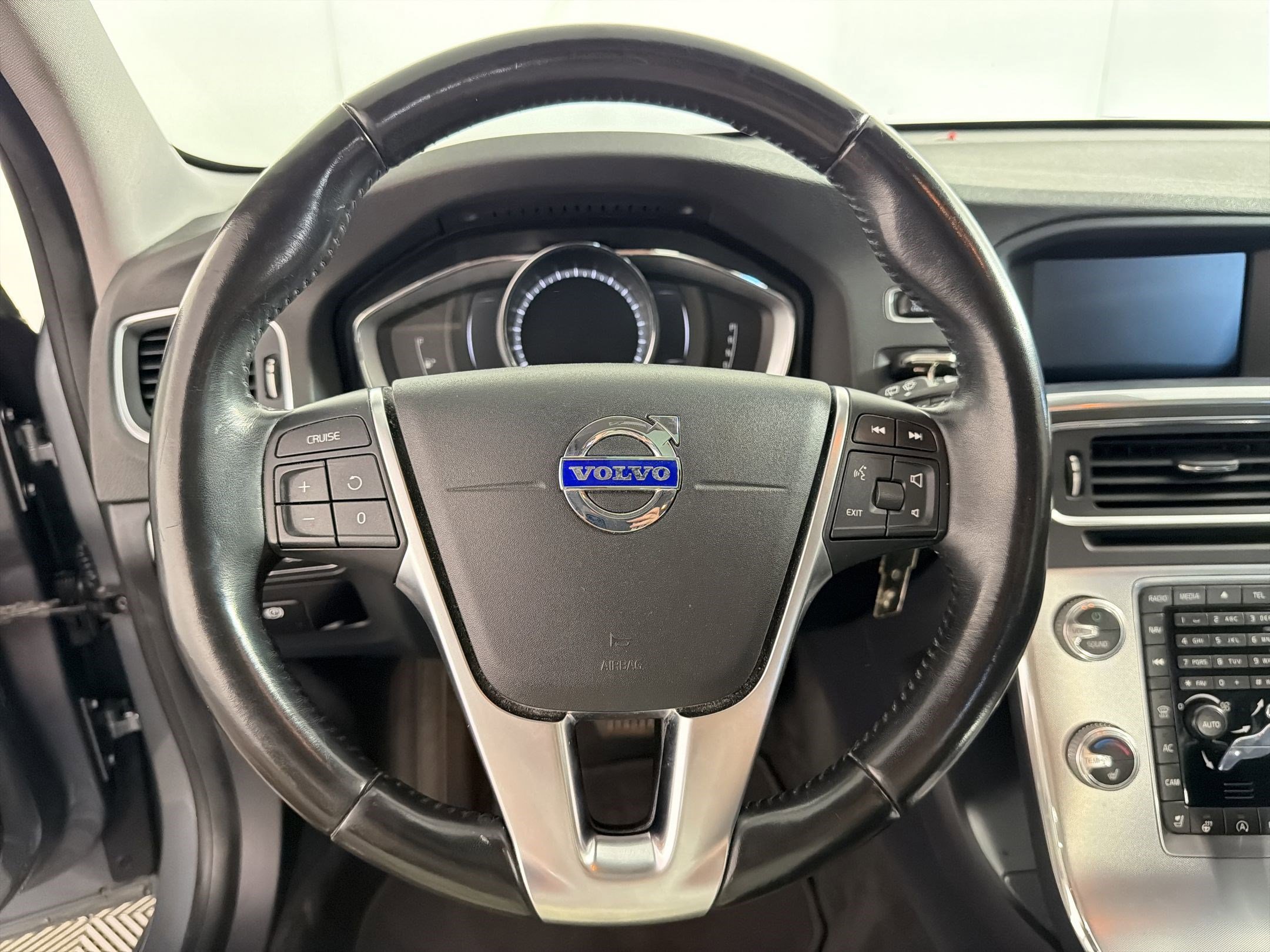 Used 2018 Volvo V60 T5 Dynamic w/ Vision Package AWD/4WD image 17